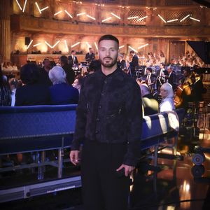 Exclusif - Matt Pokora (M. Pokora) lors de l'enregistrement de l'émission Le Grand Echiquier - Spécial Claude François présentée par C.Chazal et A.Manoukian et diffusée le 13 janvier sur France, à l'Opéra royal du château de Versailles, accompagné par l'Orchestre de l'Opéra Royal à Versailles, France, le 16 septembre 2025. Jack Tribeca/Bestimage
