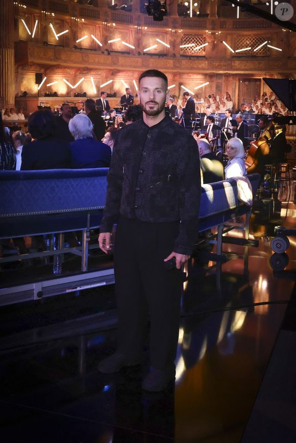 Exclusif - Matt Pokora (M. Pokora) lors de l'enregistrement de l'émission Le Grand Echiquier - Spécial Claude François présentée par C.Chazal et A.Manoukian et diffusée le 13 janvier sur France, à l'Opéra royal du château de Versailles, accompagné par l'Orchestre de l'Opéra Royal à Versailles, France, le 16 septembre 2025. Jack Tribeca/Bestimage