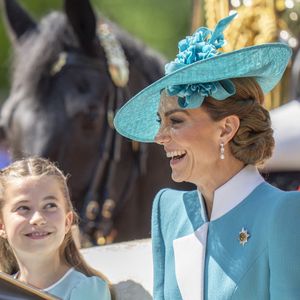 La princesse Charlotte de Galles, Catherine (Kate) Middleton, princesse de Galles, - Les membres de la famille royale britannique arrivent à Buckingham Palace pour la cérémonie Trooping the Colour à Londres, le 14 juin 2025. Affecté par le crash du Boeing 787 Dreamliner à Ahmedabad du 12 juin, le souverain et les officiels porteront un brassard noir en hommage aux plus de 270 victimes. Bon nombre d'elles étaient des ressortissants britanniques.
© Goff Inf / Bestimage
