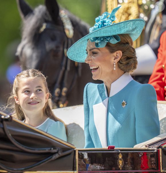 La princesse Charlotte de Galles, Catherine (Kate) Middleton, princesse de Galles, - Les membres de la famille royale britannique arrivent à Buckingham Palace pour la cérémonie Trooping the Colour à Londres, le 14 juin 2025. Affecté par le crash du Boeing 787 Dreamliner à Ahmedabad du 12 juin, le souverain et les officiels porteront un brassard noir en hommage aux plus de 270 victimes. Bon nombre d'elles étaient des ressortissants britanniques.
© Goff Inf / Bestimage