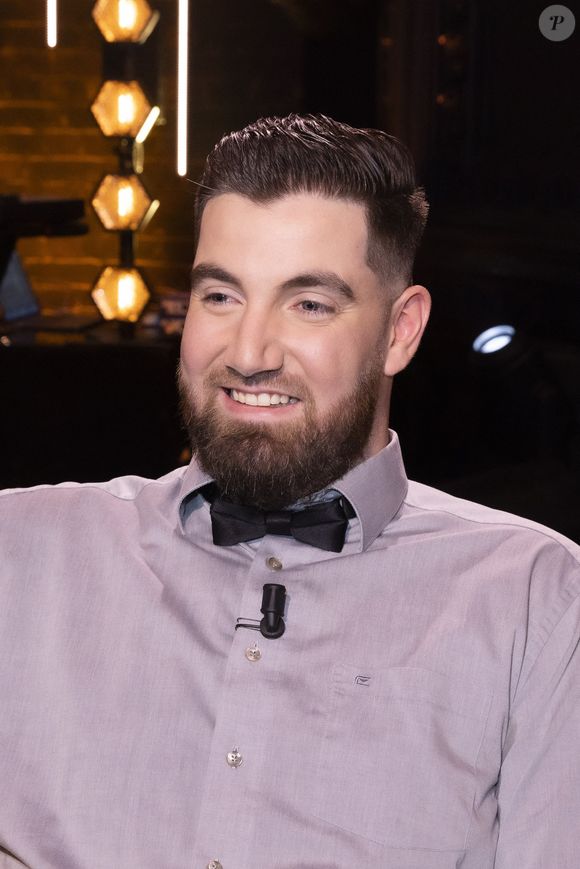 "J'ai aimé le côté bon enfant, familial, avec toute l'équipe. J'ai rencontré les Passe, Blanche, Booster...", a-t-il confié au Parisien.

Exclusif - Vincent Pourchot - Sur le plateau de l'émission OEED (On Est En Direct) présentée par L.Salamé et L.Ruquier - Paris le 23/04/2022 - © Jack Tribeca / Bestimage No web pour Belgique et Suisse