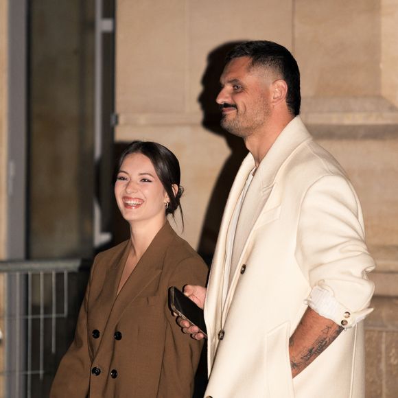 Et les anciens finalistes du programme de TF1 sont bien loin d'avoir rompu le contact.

Florent Manaudou et Elsa Bois au défilé AMI "Collection Homme Prêt-à-Porter Automne/Hiver 2026-2027" lors de la Fashion Week de Paris (PFW) le 21 janvier 2026.

© Florian Lavielle / Bestimage