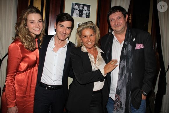 Aurore Morisse, Harold Hessel, Caroline Margeridon, Stéphane Vanhandenhoven - People à la soirée "Signature des écrivains" au Fouquet's à Paris. Le 24 novembre 2021
© Baldini / Bestimage