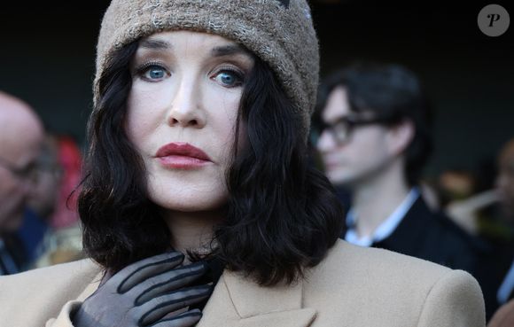 Isabelle Adjani - Les célébrités au défilé Stella McCartney "Collection Prêt-à-Porter Automne/Hiver 2025-2026" lors de la Fashion Week de Paris (PFW), le 5 mars 2025. Denis Guignebourg / Bestimage