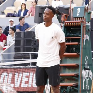 Les internautes peuvent ainsi le retrouver en pleine partie de bluff dans un "Devine si je mens" autour de la nourriture avec le célèbre streameur Domingo ou encore la joueuse Alizé Lim. 

Gaël Monfils - Soirée "Gael & Friends" à Roland Garros sur le court Philippe Chatrierà Paris le 21 mai 2026. © Marc Ausset-Lacroix/Bestimage
