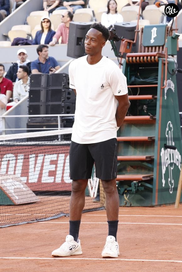 Les internautes peuvent ainsi le retrouver en pleine partie de bluff dans un "Devine si je mens" autour de la nourriture avec le célèbre streameur Domingo ou encore la joueuse Alizé Lim. 

Gaël Monfils - Soirée "Gael & Friends" à Roland Garros sur le court Philippe Chatrierà Paris le 21 mai 2026. © Marc Ausset-Lacroix/Bestimage