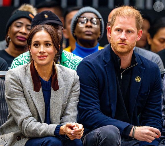 Le prince Harry, duc de Sussex et Meghan Markle, duchesse de Sussex, assistent à un match de basketball en fauteuil lors des "Invictus Games Vancouver Whistler 2025" à Vancouver, le 9 février 2025. Backgrid USA / Bestimage