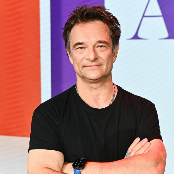 Exclusif - David Hallyday lors du backstage de l'enregistrement de l'émission "Famille je vous aime" présentée par M. Drucker et qui sera diffusée le 13 juin 2025 sur France 3, aux Studios rive gauche à Paris, France, le 15 avril 2025. © Clovis-Gaffiot/Bestimage