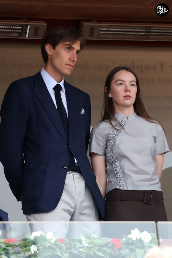 Preuve que monsieur a bel et bien sa princesse dans la peau (et sur le dos !)


La princesse Alexandra de Hanovre et son fiancé Ben-Sylvester Strautmann lors de la finale du Rolex Monte-Carlo Masters au Monte-Carlo Country Club de Monaco le 12 avril 2026.

© Claudia Albuquerque / Bestimage