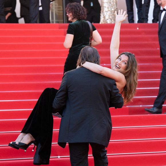 Laetitia Casta et Vincent Macaigne lors de la projection sur tapis rouge du film *Karma* dans le cadre du 79e Festival de Cannes, le 15 mai 2026. Photo : Laurent Zabulon/Abaca