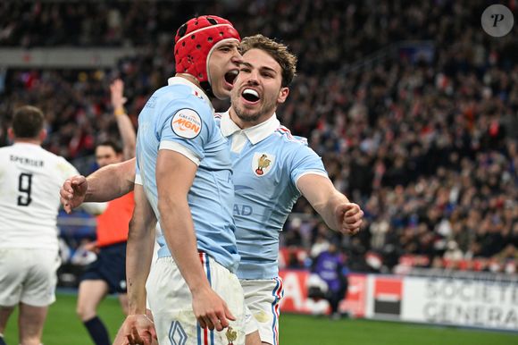 Louis Bielle Biarrey, Antoine Dupont - France vs Angleterre au Stade de France, Saint Denis, France, le 14 mars 2026. - © Lionel Urman / Bestimage