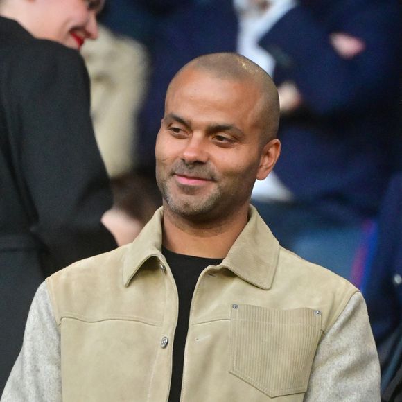 Tony Parker, l'un des plus grands sportifs de l'histoire française, entame un virage professionnel inattendu.

Tony Parker - Les célébrités dans les tribunes lors du match aller de la demi-finale de la Ligue Des Champions 2025-2026.

© Christian Liewig/Bestimage