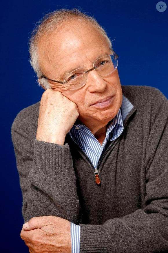 Thierry Roland pose à Paris, France, en septembre 2010. Photo VIM/ABACAPRESS.COM