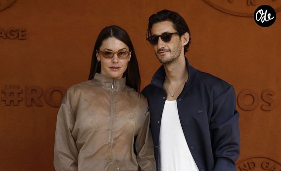 Pierre Niney et sa compagne Natasha Andrews lors des Internationaux de France de Tennis de Roland Garros 2026, à Paris, France, le 7 juin 2026. © Jacovides-Moreau/Bestimage