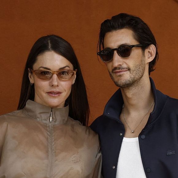 Pierre Niney et sa compagne Natasha Andrews lors des Internationaux de France de Tennis de Roland Garros 2026, à Paris, France, le 7 juin 2026. © Jacovides-Moreau/Bestimage