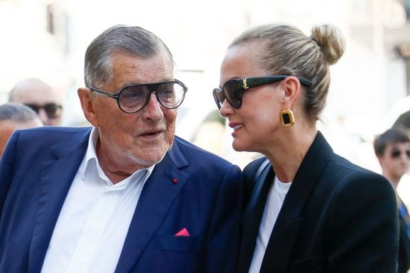 Laeticia Hallyday et Jean-Claude Camus - Arrivées aux obsèques de Philippe Labro en l'église de Saint-Germain-des-Prés à Paris le 13 juin 2025. © Dominique Jacovides - Christophe Clovis / Bestimage