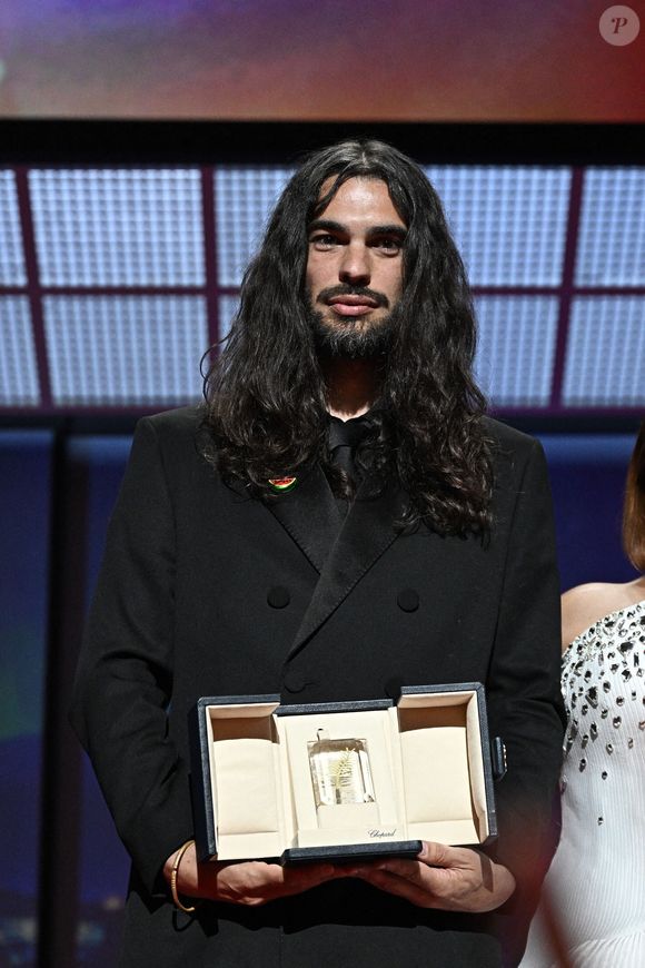 Le réalisateur franco-espagnol Oliver Laxe prononce un discours sur scène après avoir remporté le Prix du Jury pour le film "Sirat" lors de la cérémonie de clôture de la 78e édition du Festival de Cannes à Cannes, France, le 24 mai 2025. Photo de David Niviere/ABACAPRESS.COM