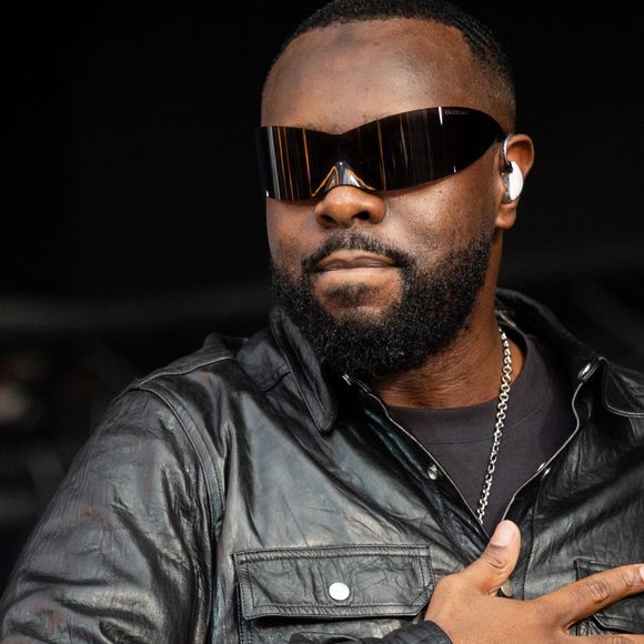 De son côté, le chanteur Gims effectue son entrée au sein du classement directement à la 24e place cette année

Gims, Fête de l'Humanité 2025 sur la base 217 au Plessis-Paté le 14 septembre 2025.
© Julien Sarkissian / Bestimage