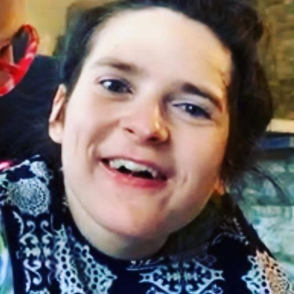 Afin de répondre aux besoins de leur fille de 26 ans Francesca

Jean-Marc Généreux en facetime avec sa fille Francesca et son épouse France
Instagram