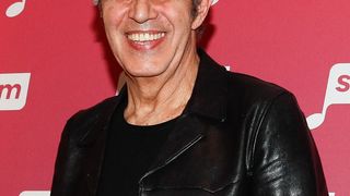 "Mon fils est plus jeune que l’enfant de ma fille" : Julien Clerc père à 61 ans, il s'exprime sur sa famille atypique