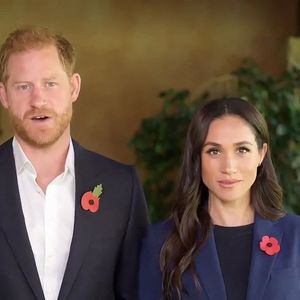 Meghan Markle et le prince Harry s'estiment "offensés" par de tels propos selon les dires de sources à Page Six
Les membres de la famille royale britannique auto-exilés, le prince Harry et Meghan Markle (duc et duchesse de Sussex), sont apparus ensemble pour la première fois en trois mois dans une nouvelle vidéo le 9 novembre 2024