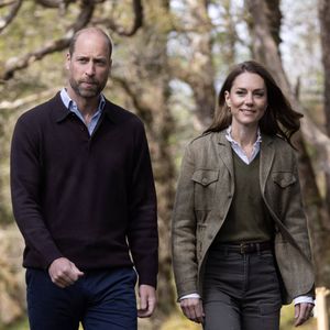 Le prince William, prince de Galles, et Catherine (Kate) Middleton, princesse de Galles, visitent la forêt communautaire d'Ardura, en Ecosse, Royaume Uni, le 30 avril 2025. © Dana Press/Bestimage