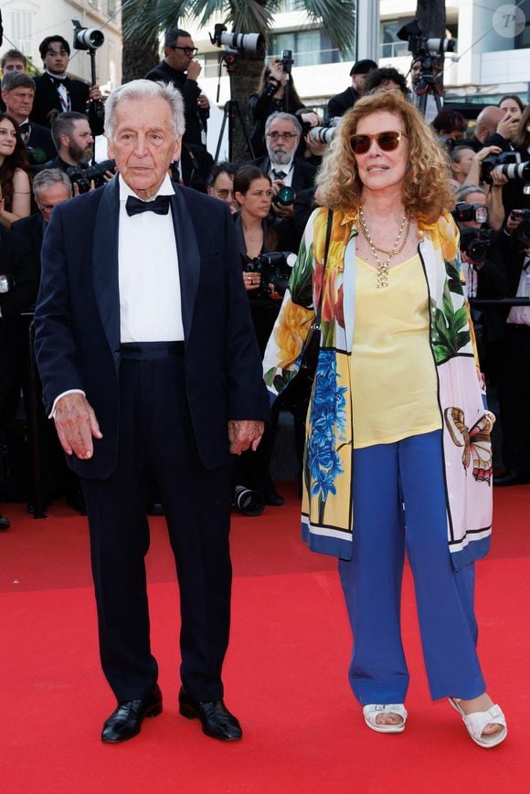 Constantin Costa-Gavras et sa femme Michèle Ray-Gavras - Montée des marches pour la cérémonie de clôture du 79ème Festival International du Film de Cannes, le 23 mai 2026. © Jacovides-Moreau / Bestimage