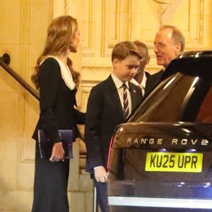 Kate Middleton et son fils le prince George quittant le Royal Albert Hall à Londres après le Festival du Souvenir de la Royal British Legion. Le 8 novembre 2025.© Backgrid UK/ Bestimage