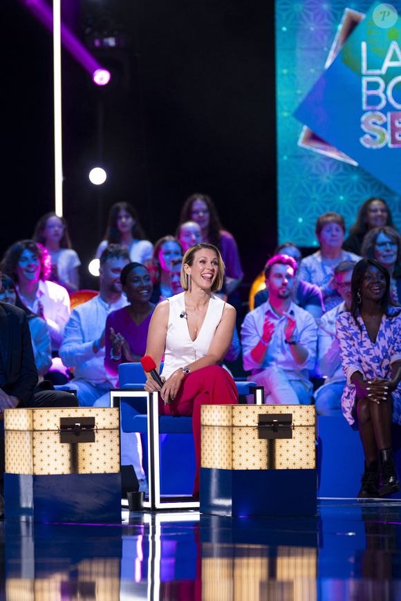 Exclusif - Lorie (Laure Pester) lors de l'enregistrement de l'émission "La Boîte à secrets", présentée par F.Bollaert et diffusée le 3 octobre 2025 sur France 3, dans les studios du Lendit à Saint-Denis, Seine Saint-Denis, France, le 9 septembre 2025. © Pierre Perusseau/Bestimage