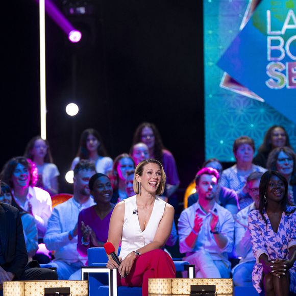 Exclusif - Lorie (Laure Pester) lors de l'enregistrement de l'émission "La Boîte à secrets", présentée par F.Bollaert et diffusée le 3 octobre 2025 sur France 3, dans les studios du Lendit à Saint-Denis, Seine Saint-Denis, France, le 9 septembre 2025. © Pierre Perusseau/Bestimage