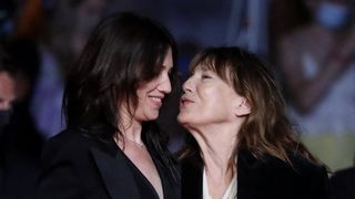 Charlotte Gainsbourg distante avec Jane Birkin : des moments particuliers passés ensemble ont tout changé avant le grand départ