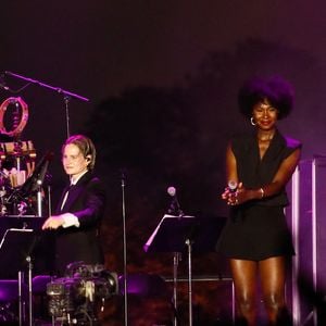 Christine and the Queens (Rahim C Redcar) - Soirée du "Grand Concert de la fête de la musique" au Jardin des Tuileries, autour de la vasque olympique, présentée par D. Bürki et M. Bouhafsi et retransmis en direct sur France 2 à Paris le 21 juin 2025. © Marc Ausset-Lacroix - Jack Tribeca - Christophe Clovis / Bestimage
