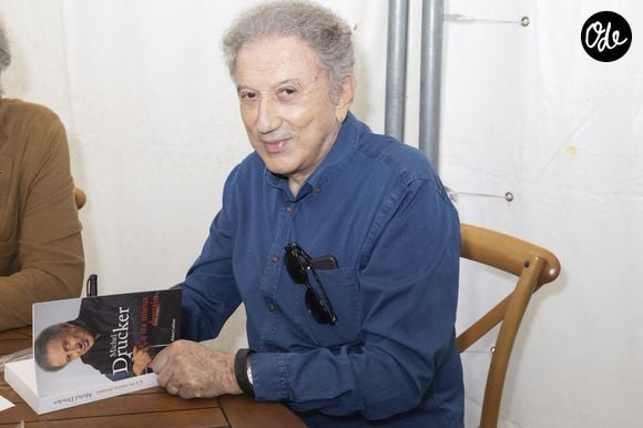 Exclusif - Michel Drucker - Festival des Livres et des Artistes organisé par l'association "Lecture pour Tous" engagée dans la lutte contre l'illettrisme au Mail Branly à Paris le2 juillet 2022. © Pierre Perusseau/ Jack Tribeca / Bestimage