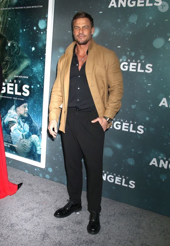 L'acteur incarne un ancien policier militaire de l’armée américaine. Le tournage de la saison 4 va débuter au Canada.

Alan Ritchson à la première du film "Ordinary Angels" le 19 février 2024 au cinéma SVA à New York.

© PPS/Bestimage