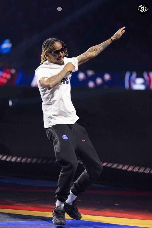 Bradley Barcola - Le PSG célèbre son titre de Champion d'Europe 2026 avec ses supporters au Parc des Princes à Paris le 31 mai 2026. © Jeremy Melloul/Bestimage