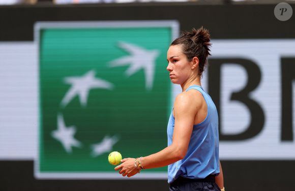 La française Loïs Boisson bat l'américaine Pegula (3-6, 6-4, 6-4), au 4ème tour des internationaux de France de Tennis de Roland Garros 2025 (Jour 9), à Paris, France, le 2 juin 2025. © Jacovides-Moreau/Bestimage