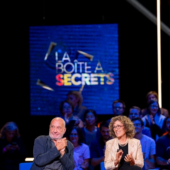 Exclusif - François Berléand et Mireille Dumas lors de l'enregistrement de l'émission "La Boîte à secrets", présentée par F.Bollaert et diffusée le 26 septembre 2025 sur France 3, dans les studios du Lendit à Saint-Denis, Seine Saint-Denis, France, le 8 septembre 2025. © Pierre Perusseau/Bestimage