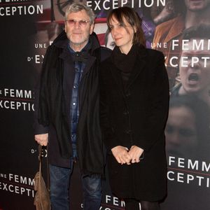 Tcheky Karyo et Valerie Keruzore assistent à la première du film 'Une Femme d'Exception' 'On the Basis of Sex' à Paris au Gaumont Opéra Capucines le 04 décembre 2018 à Paris, France. Photo par Nasser Berzane/ABACAPRESS.COM