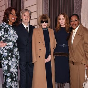 Gayle King, Paul McCartney, Anna Wintour, Stella McCartney, Oprah Winfrey - La créatrice S.McCartney est faite Chevalier de la Légion d'honneur par le président français E.Macron au palais de l'Elysée à Paris, le 5 mars 2026, lors de la Fashion Week à Paris. Cette distinction salue son parcours ainsi que son engagement dans l'univers de la création et de la mode.
BFA.com / Backgrid USA / Bestimage