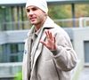 De leur côté, Lucas Hernandez et son épouse contestent fermement les accusations. Ils assurent avoir été manipulés et nient toute intention illégale.

Lucas Hernández - Arrivée des joueurs de l'Equipe de France au centre d'entraînement de Clairefontaine, le 10 novembre 2025. Ils s'apprêtent à disputer deux matchs décisifs contre l'Ukraine le 13 novembre 2025 puis l'Azerbaïdjan, le 16 novembre 2025, dans le cadre de la campagne de qualification pour le Mondial 2026.
© Christian Liewig / Bestimage