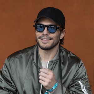 L'acteur fait partie des personnalités dont les tournages se sont déroulés rue d'Ulm à Compiègne. 

Francois Civil au village lors des Internationaux de France de Tennis de Roland Garros 2025, à Paris, France, le 8 juin 2025. © Cyril Moreau/Bestimage