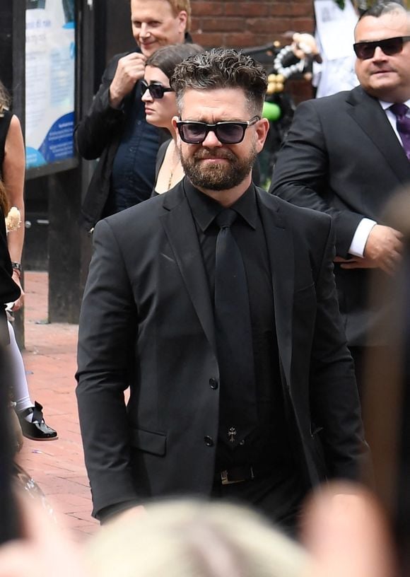 BGUK_3310373 - Birmingham, ROYAUME-UNI - Sharon Osbourne et le reste de la famille Osbourne se sont réunis à Birmingham pour rendre un dernier hommage à l'icône du rock Ozzy Osbourne. Lors de cette cérémonie émouvante, ses proches ont salué la mémoire du musicien légendaire. Backgrid UK/ Bestimage