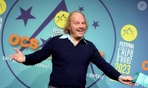 Il a d'ailleurs fait ses adieux aux auditeurs le 26 juin 2025 dans une chronique baptisée sobrement "Au revoir" .

Philippe Katerine - Photocall lors de la 26ème édition du festival international du film de comédie de l'Alpe d'Huez le 17 janvier 2023. © Dominique Jacovides / Bestimage