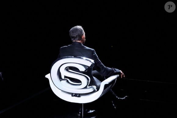 Exclusif - Nikos Aliagas lors de l'enregistrement de l'émission "La chanson secrète N°14", présentée par N.Aliagas et diffusée le 26 décembre sur TF1, consacrée à Nikos Aliagas à Paris le 10 décembre 2025. © Jacovides-Moreau/Bestimage