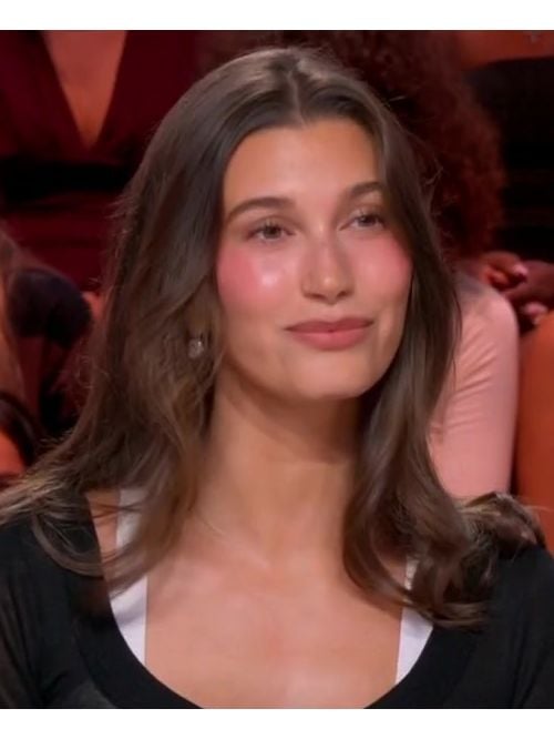 Hailey Bieber dans Quotidien a créé un engouement massif avec son maquillage : Voici comment le reproduire
