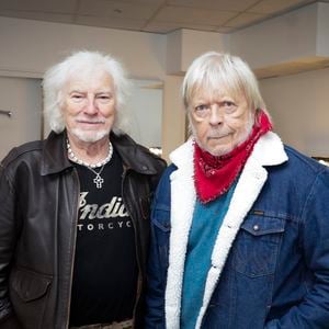 Exclusif - Hugues Aufray et Renaud en backstage du concert de Hugues Aufray au Le Dôme de Paris - Palais des Sports le 9 novembre 2025.

© Jack Tribeca / Bestimage