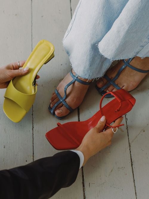 Tongs ou sandales : quel modèle porter en été pour allier confort et style à la perfection ?