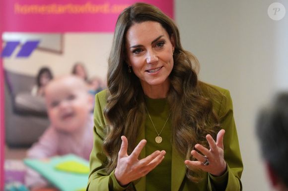 Kate Middleton Middleton, princesse de Galles, lors d'une visite à Home-Start à Oxford. Home-Start UK se prépare à déployer une formation auprès de son réseau de 9 000 bénévoles sur la base de la série explicative du Centre for Early Childhood de la Royal Foundation. Photo par PA Photo/ Bestimage
