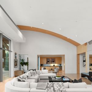 Exclusif - La nouvelle villa de Kanye West à Beverly Hills. Kanye a finalisé l'achat hors marché pour 35 millions de dollars. La propriété de style méditerranéen comprend environ 1900 m2 d'espace habitable, des jardins privés et des vues panoramiques sur la ville. Los Angeles, le 15 décembre 2024.