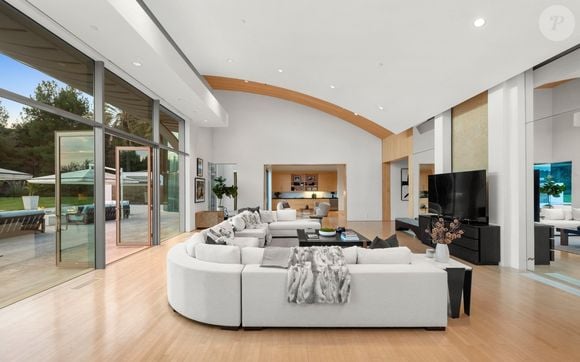 Exclusif - La nouvelle villa de Kanye West à Beverly Hills. Kanye a finalisé l'achat hors marché pour 35 millions de dollars. La propriété de style méditerranéen comprend environ 1900 m2 d'espace habitable, des jardins privés et des vues panoramiques sur la ville. Los Angeles, le 15 décembre 2024.